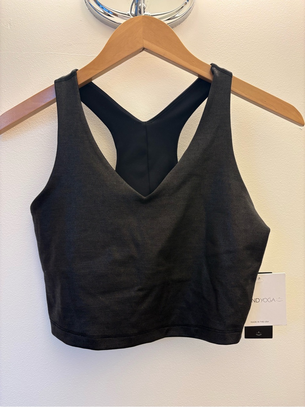 Beyond Yoga Glow On Cropped Tank — Black Foil